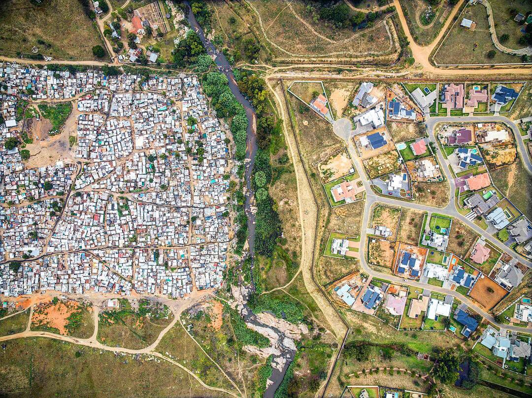 Map Of Informal Settlements In Johannesburg Unequal Scenes On Twitter: "North Of Johannesburg, South Africa, Two  Communities Face Each Other On Opposite Sides Of A Small Stream. Upwardly  Mobile Homeowners And Informal Settlements Exist As Strange Bedfellows On