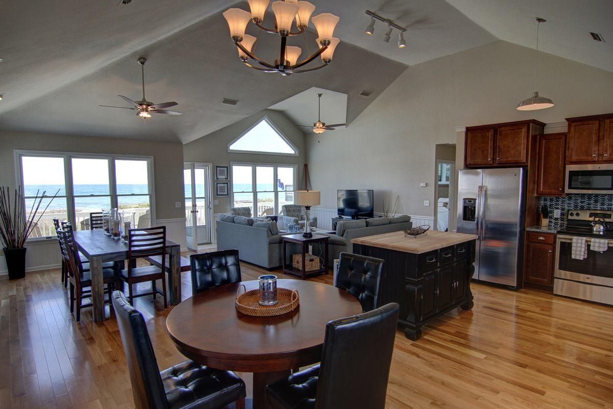 KEESVacations's tweet photo. We can't get over the elegance of Sundancer ๐
Plus with those ocean views, pool and hot tub, you may not find a more relaxing home on the whole island!
https://t.co/YaOYQwhaBT
#KEES #nagshead #obx #waterfront #oceanside #FlexStay https://t.co/ktlSttqODY
