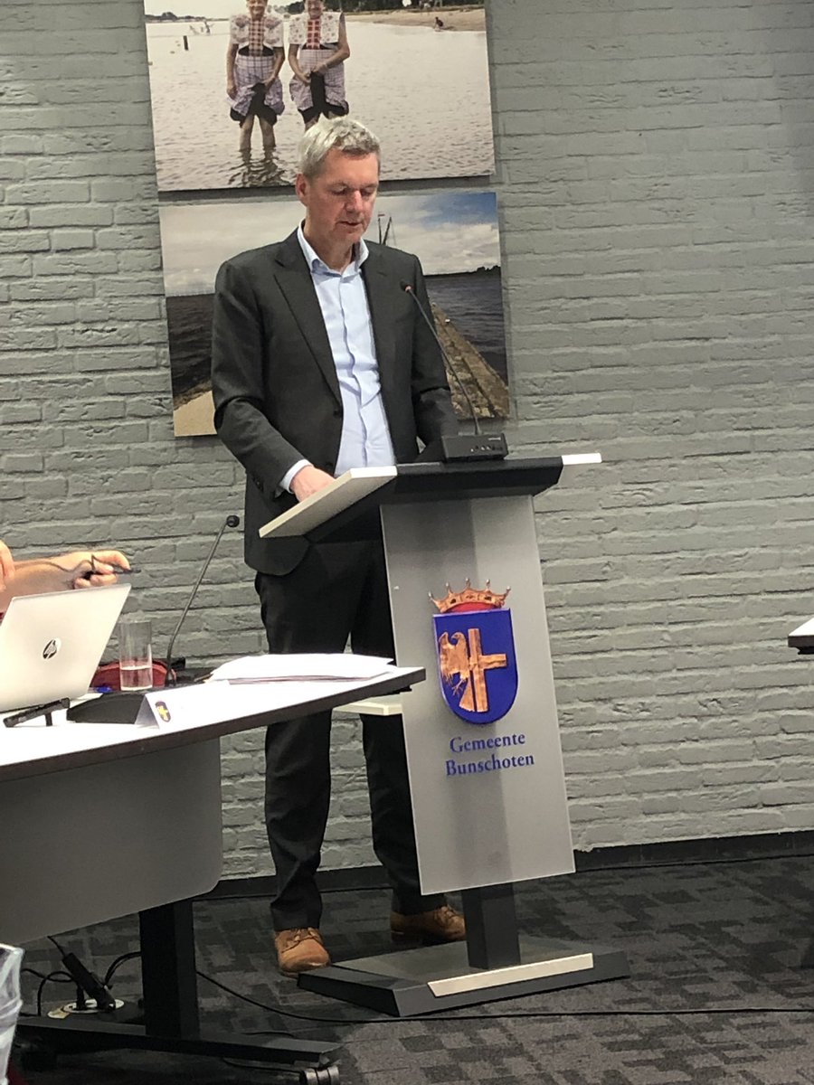 AlmaBroekmaat's tweet photo. Als @CUBunschoten maken we ons samen met de andere fracties hard voor onze #ambulantehandel. De onzekerheid mbt regels over het verlenen van vergunningen moet opgelost worden; vergunningen moeten voor een lange tijd afgegeven kunnen worden. https://t.co/RI7LoAzFPf