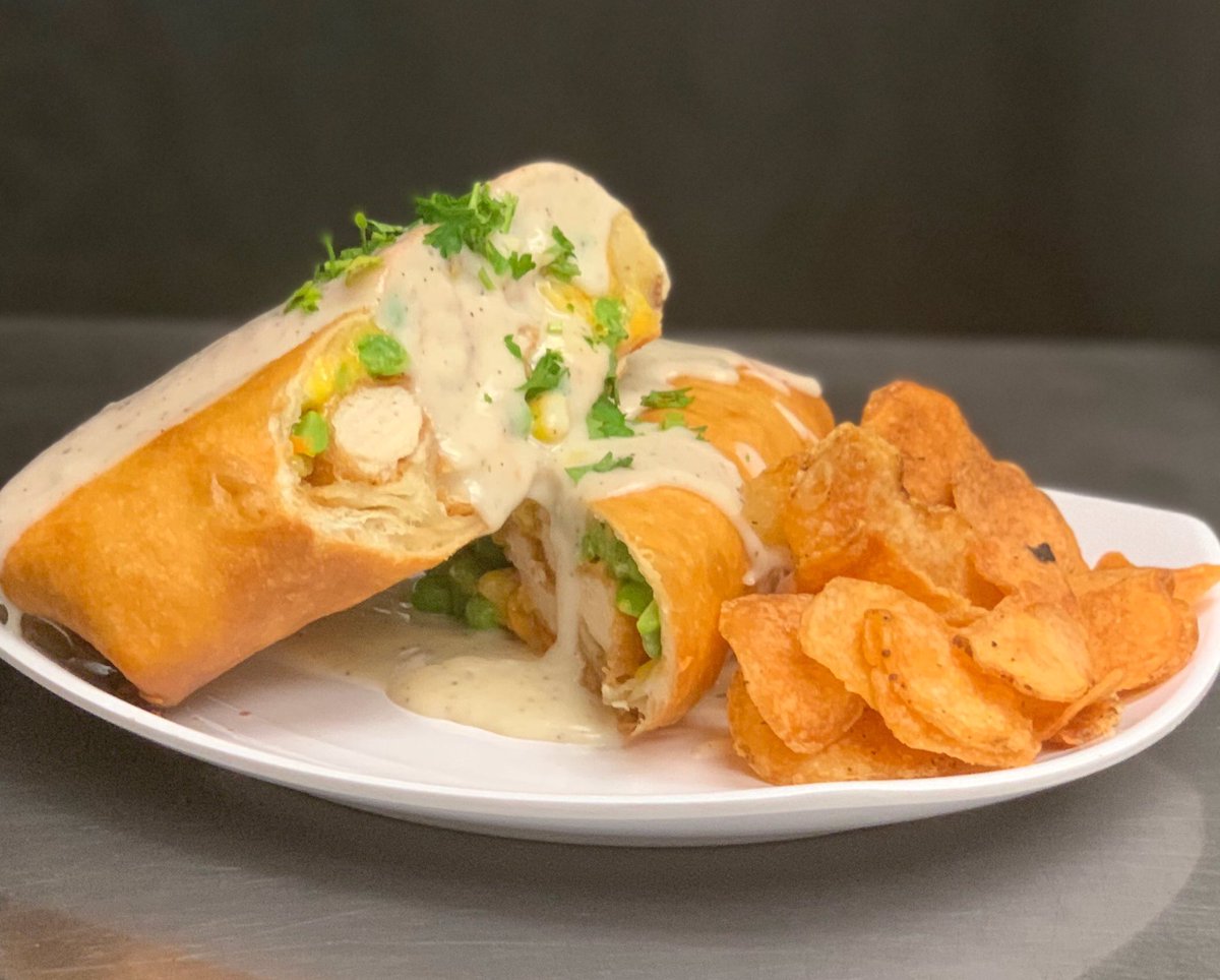 RevsBarAndGrill's tweet photo. “Winner Winner, Chicken Dinner” - deep fried chicken, mashed taters, corn, peas, carrots, cheddar cheese. Topped w/ country gravy and parsley. https://t.co/qMNDk2YH9g