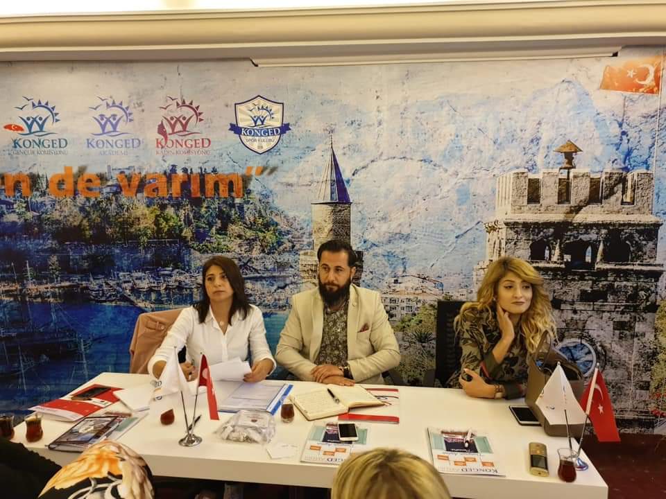 kongedkadin's tweet photo. Bu haftaki yönetim kurulu toplantımızda, Nisan ayındaki yapacak olduğumuz etkinliklerimizi ve Expo 2016 alanında olan dernek ofisimiz için planladığımız projelerimize dair arkadaşlarımızla paylaşımlarda bulunduk.Güzel günler KONGED için, güzel günler hepimizin 🙂
#BendeVarım https://t.co/GBSXYSHpwX