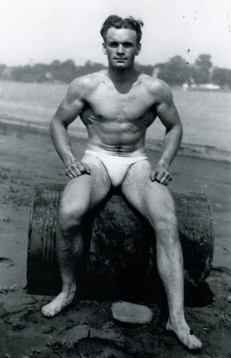 creatureblackl1's tweet photo. James Grabitz aka Jim Grabitz [Photos by Earl Forbes and other photographers] New York, 1935 and later #jamesgrabitz #jimgrabitz #earlforbes #vintagemen #vintagegay #nakedmen #nakedgay #uncut https://t.co/RPe10zJ3wj