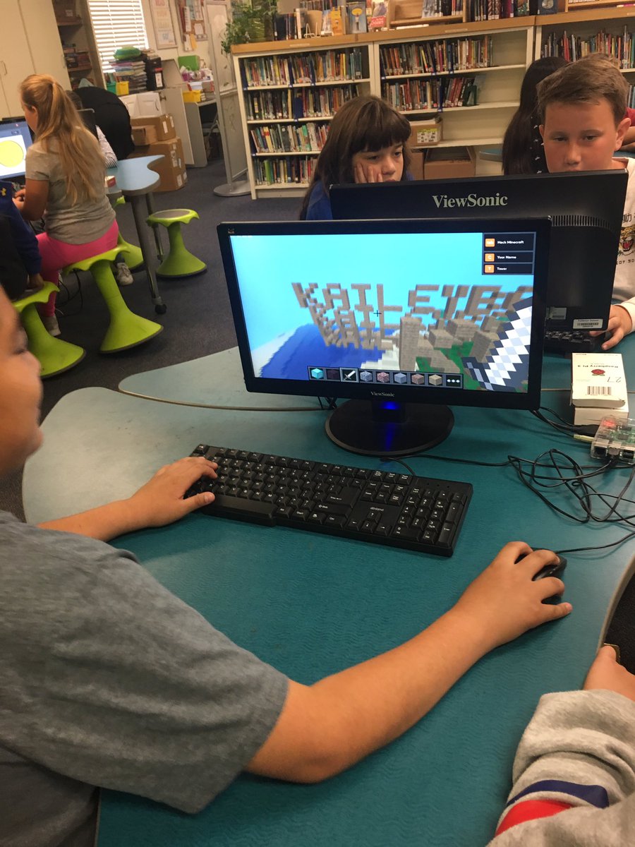 LorenaToone's tweet image. Acacia engineers are hacking Minecraft using block coding. #kano #RaspberryPi #fsdlearns #coding @Acaciapride @DrRebeccaAcosta @FullertonSD @fullerton