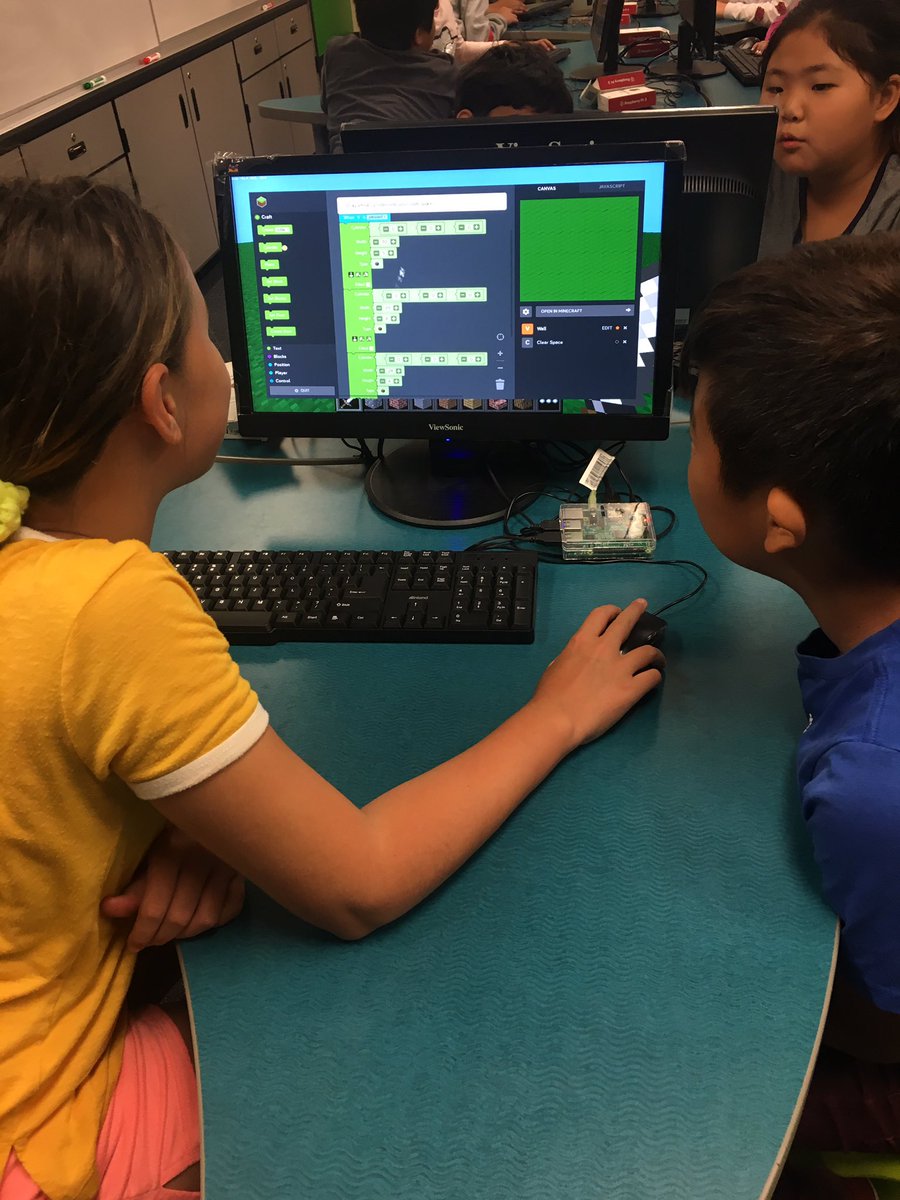 LorenaToone's tweet image. Acacia engineers are hacking Minecraft using block coding. #kano #RaspberryPi #fsdlearns #coding @Acaciapride @DrRebeccaAcosta @FullertonSD @fullerton