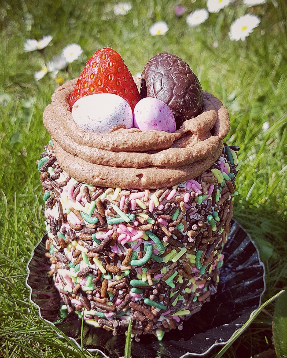 Clairement Chocolat Un Merveilleux Nid De Paques Fraise Chocolat Meringue Cacao Avec Chantilly Fraise Insert De Brunoise De Fraises Et Chantilly Fraise Chocolat Merveilleux Patisserie Repasdefamille Meringue Meringuecacao Clairement Chocolat Un Merveilleux Nid De Paques Fraise Chocolat Meringue Cacao Avec Chantilly Fraise Insert De Brunoise De Fraises Et Chantilly Fraise Chocolat Merveilleux Patisserie Repasdefamille Meringue Meringuecacao