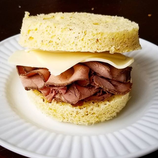 CanadianFoodies's tweet image. Interesting. Does the almond flour radically change the taste?
#repost 📷: @lowcarbmommaof3
Keto Diary Day 23 - today was a breakfast eas egg bites again but I firgot to take a pic. Lunch was a Roast Beef sandwich on #90secondbread with swiss cheese.
… bit.ly/2U8X3xi
