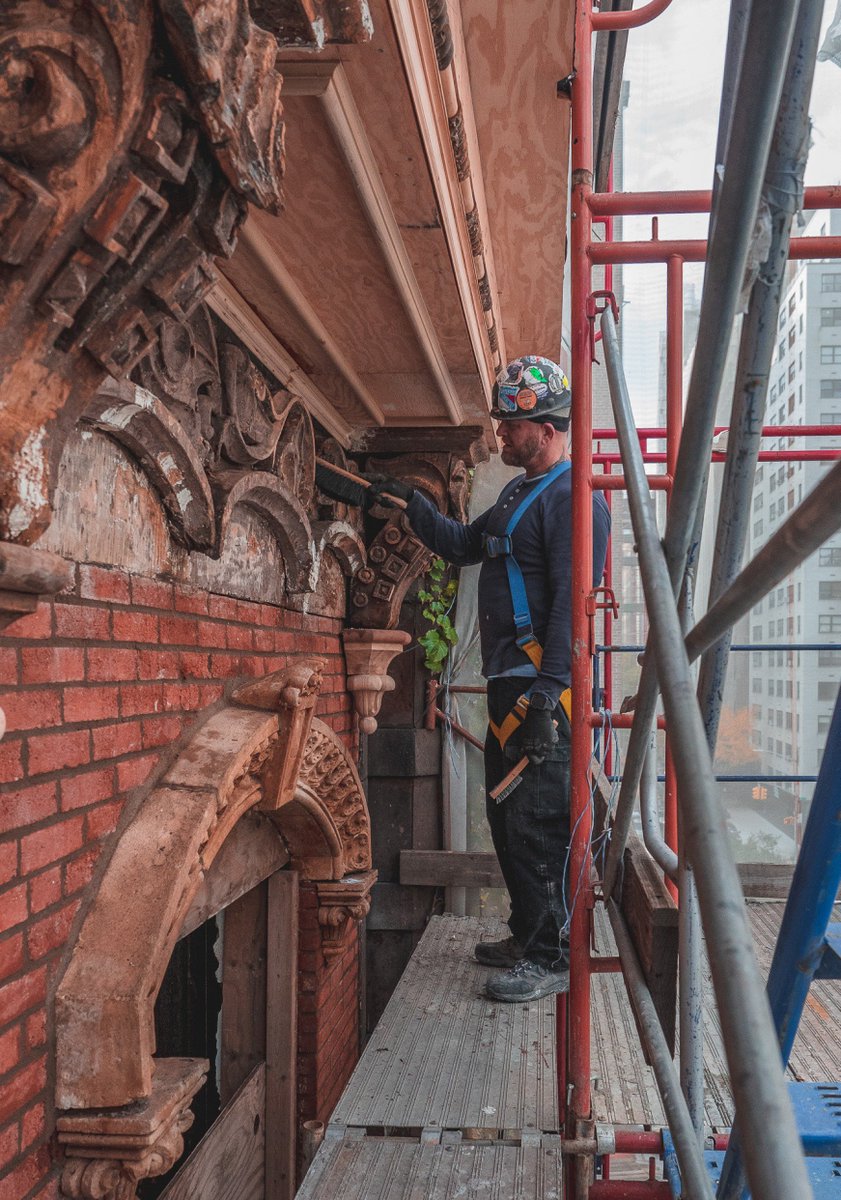 KlimentHalsband's tweet image. (Under construction) @friendsseminary building located in The Stuyvesant Square Historic District. The neighborhood and building are still a beautiful reminder of a fashionable pre-Civil War era. 
Before and after images of Friends Seminary’s restored historical cornice.