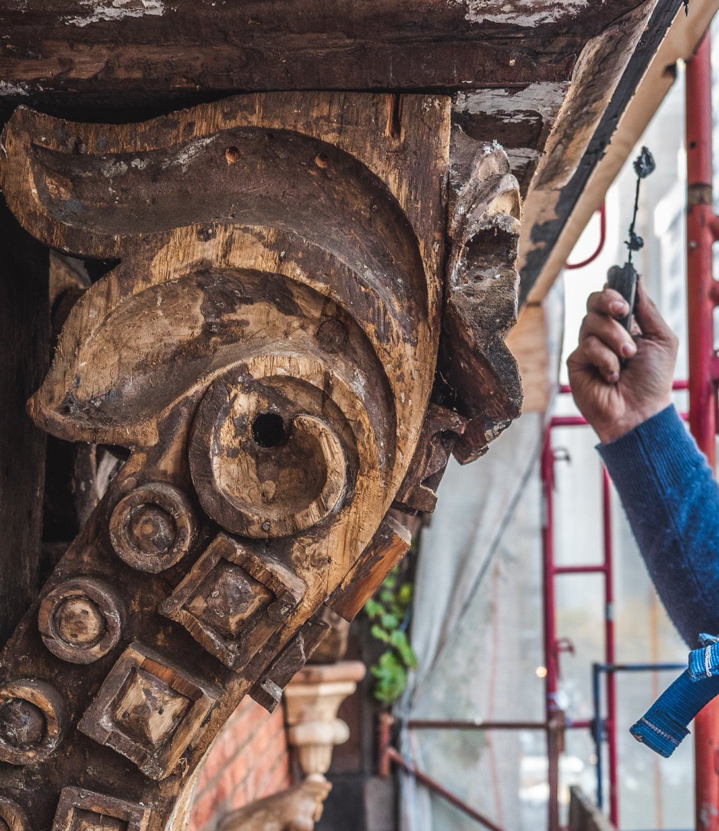 KlimentHalsband's tweet image. (Under construction) @friendsseminary building located in The Stuyvesant Square Historic District. The neighborhood and building are still a beautiful reminder of a fashionable pre-Civil War era. 
Before and after images of Friends Seminary’s restored historical cornice.