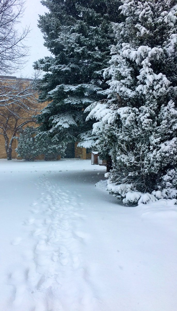the5thpour's tweet photo. Due to the "Spring" Weather Conditions, we will be #Closing at 5:00pm tonight. Please #DriveSafe! 🚗🚕 #StayWarm! ❄️💧☺️ https://t.co/0wx9IT45ui