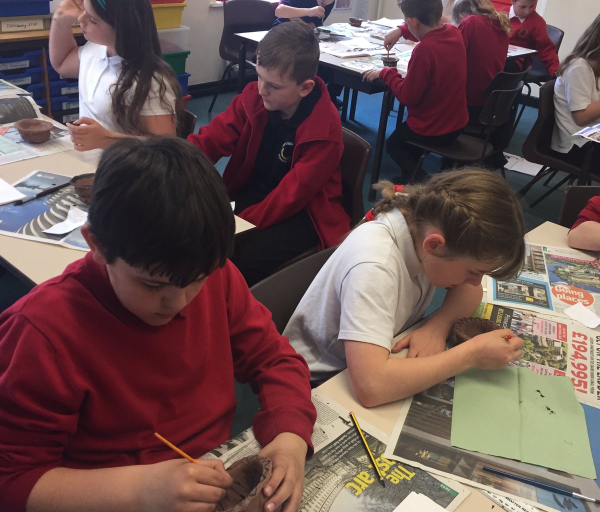 MissBrownYork83's tweet image. Team 5HB were definitely team awesome today✨ - they worked super hard all morning and were very content this afternoon painting their clay pots. #HappyChildren #HappyTeacher #AlmostEaster @robwilkprimary 🖌☺️💆🏼‍♀️