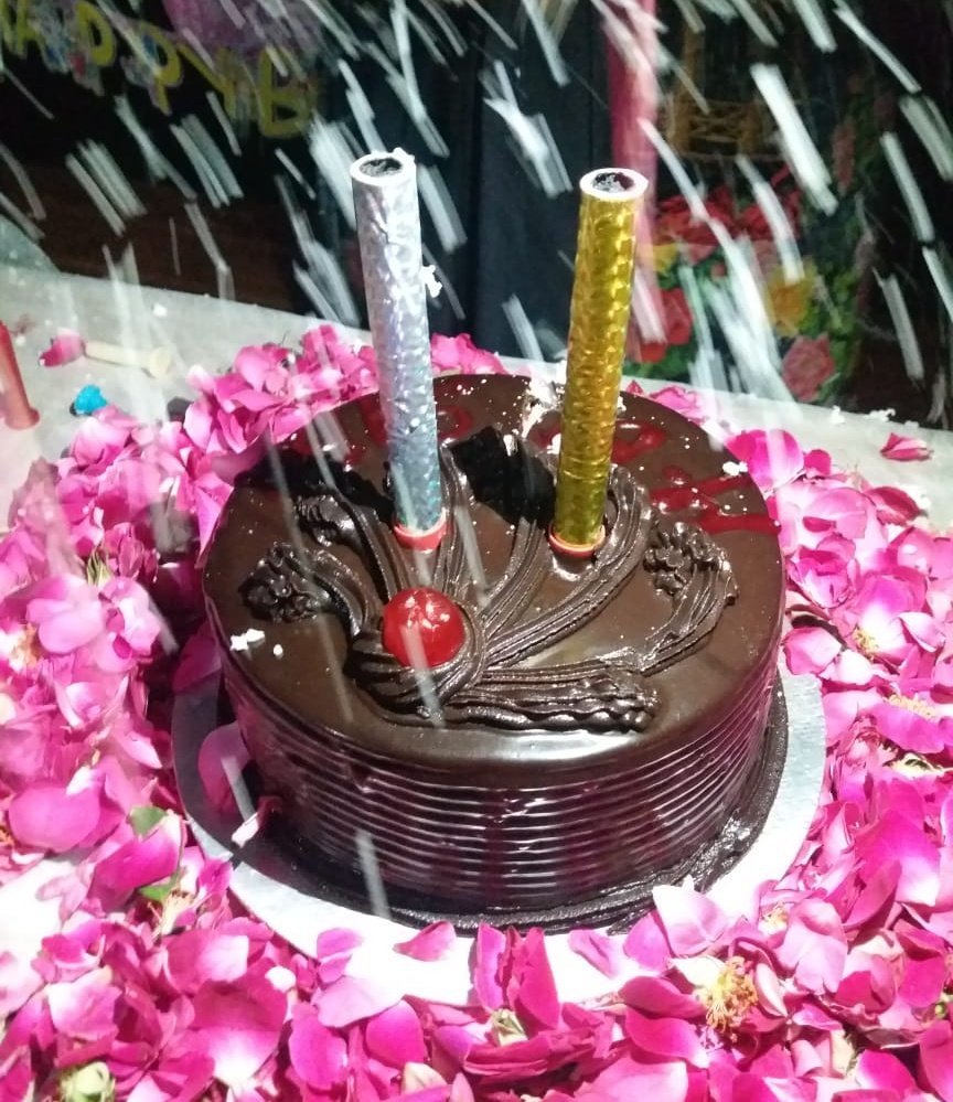 saba__razzaq's tweet photo. #Blessings #SpecialDay #ThanksForLove #Wishes #HBD https://t.co/hgJOfWT3mY