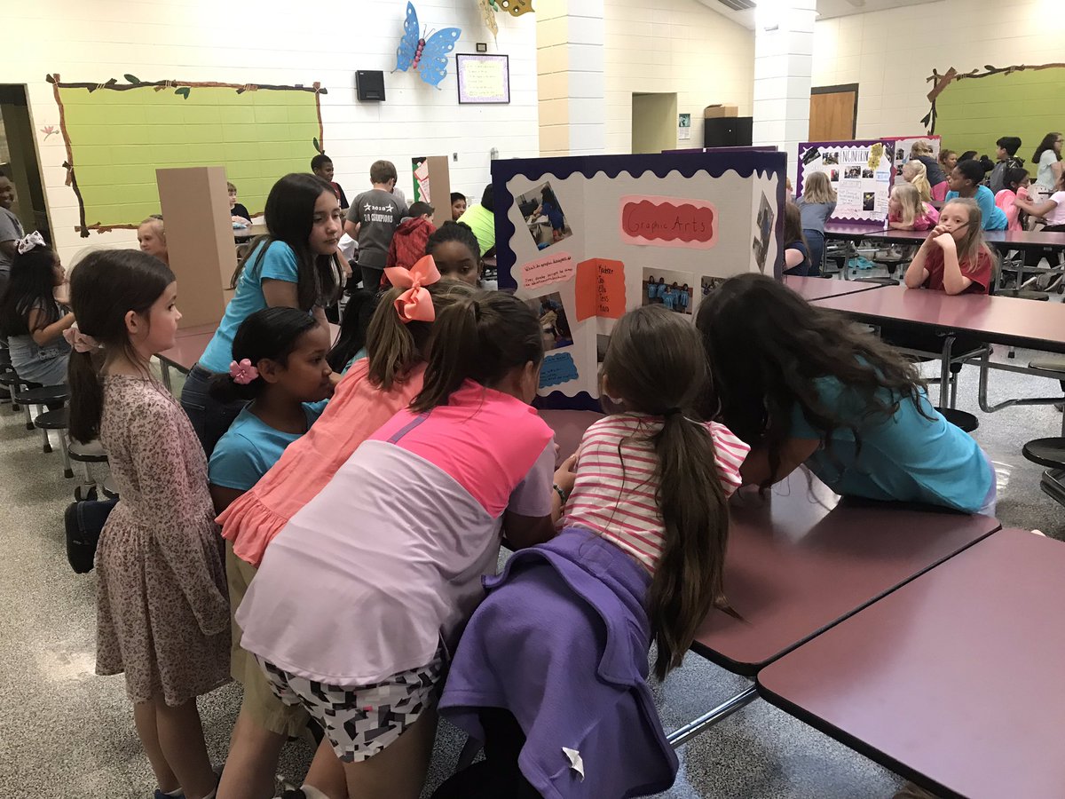 SusanWales4's tweet photo. FAME @ BES 3rd graders did a great job with their Kids and Career Tech projects!  Thanks to the Tech School for collaborating with us! @bes_media https://t.co/WyY2L2KB4D