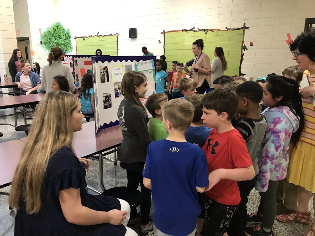 SusanWales4's tweet photo. FAME @ BES 3rd graders did a great job with their Kids and Career Tech projects!  Thanks to the Tech School for collaborating with us! @bes_media https://t.co/WyY2L2KB4D