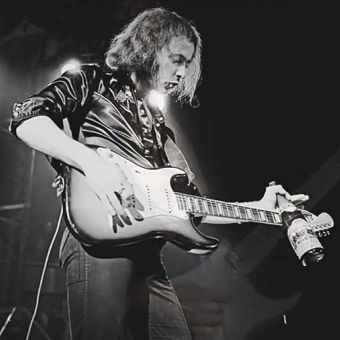 We're on the air! Tune in now for "In Concert, Vol. 2," featuring live tracks from the Long Ago Time starring 4 of my favorite guitarists: Scott Gorham, Andy Powell, Ritchie Blackmore + Tony Iommi.

Listen to WIIT 88.9 FM Chicago, TuneIn Radio + radio.iit.edu worldwide.