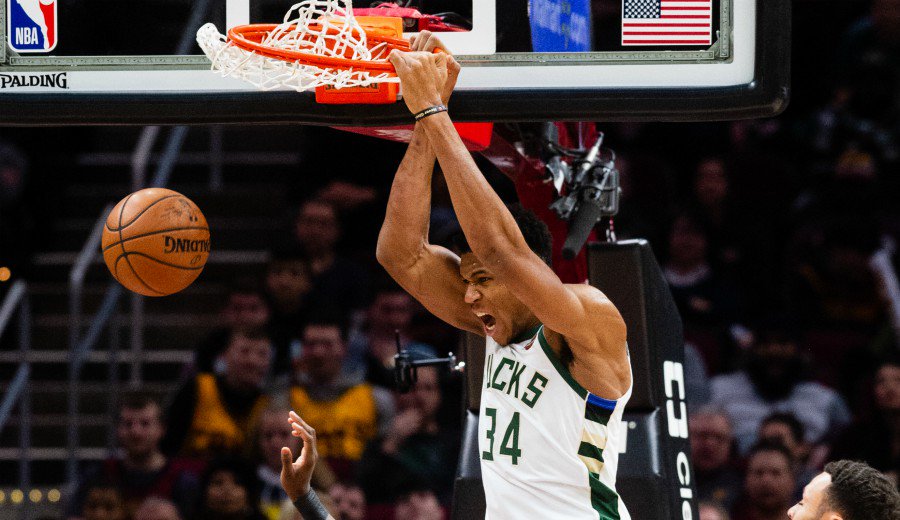 Giannis #Antetokounmpo terminó una temporada en donde no sólo mostró su mejor nivel, sino que también estuvo a tono de algunos de los más grandes jugadores de la historia de la #NBA: bit.ly/2UTrwna