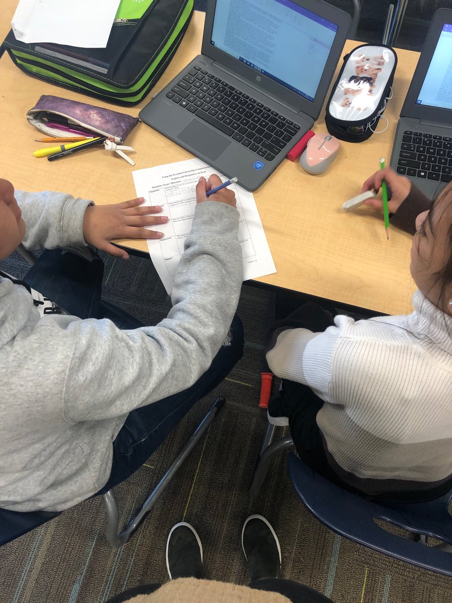 soph_bresciani's tweet photo. Students in @msennisclass  discussing the power dynamics of pandemics and access to vaccination #teachingsocialjustice #inquiry @ConcentusCEF @RCSD_No81 https://t.co/zrZULtA6JK