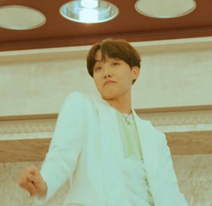 channie_soffty's tweet photo. Im still a bit out
of it like... the comeback is tomorrow.... like
I T' S
T O M O R R O W!!!
Who's still like not mentally an emotionally ready??? Cuz I know I'm not 😥 *I'm freaking* ❤❤❤❤❤❤❤
@BTS_twt
#MAP_OF_THE_SOUL_PERSONA
#BoyWithLuv
#BTSComingBack
#ARMY https://t.co/L3NjeivP9z