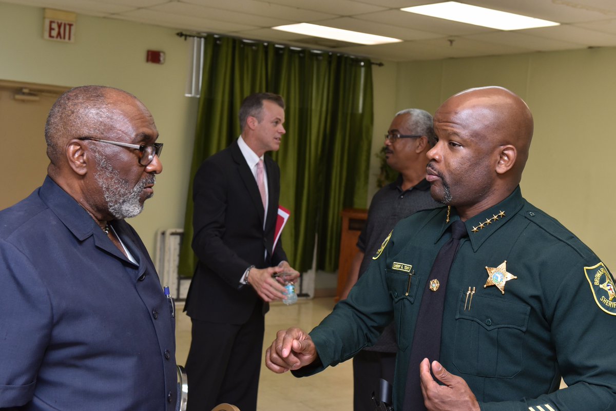 Sheriff Tony and his command staff joined Broward’s religious and government leaders in a morning prayer, at the start of a meeting to discuss community issues. #bso #browardcounty