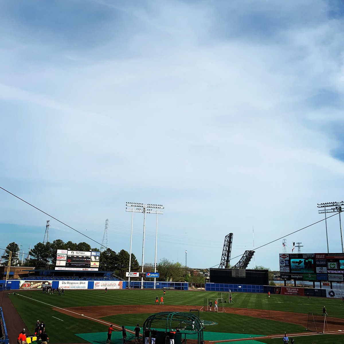 baseballfanva27's tweet image. Here we go at 6:35pm is @MudHens vs @NorfolkTides Home Opener #workkeys @ChiefsBBallClub @MissSimonicPE @khsChiefPride @DBATVaBeach @culver_lamb @jwauhop @DavidHallVP @JoeGregory51 #TidalTown