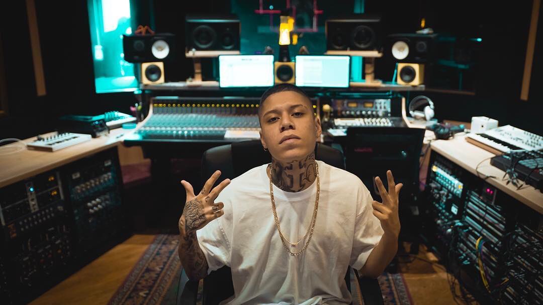 Los recuerdos me quedan la soledad la noto, estoy donde no me encuentran en donde muchos quieren llegar y no pueden algunos llegan pero se desaparecen🎤🔥