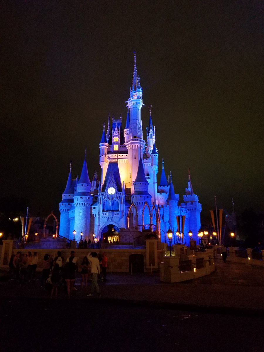 CatholicWmnsHum's tweet photo. Guys, I went to Disneyworld for the first time last week. It only took 28 years, but it was well worth the wait. I even ate in Beast's castle 😍 I can't wait to go back!!! #Magical #DisneyWorld https://t.co/mtrCcj44z3