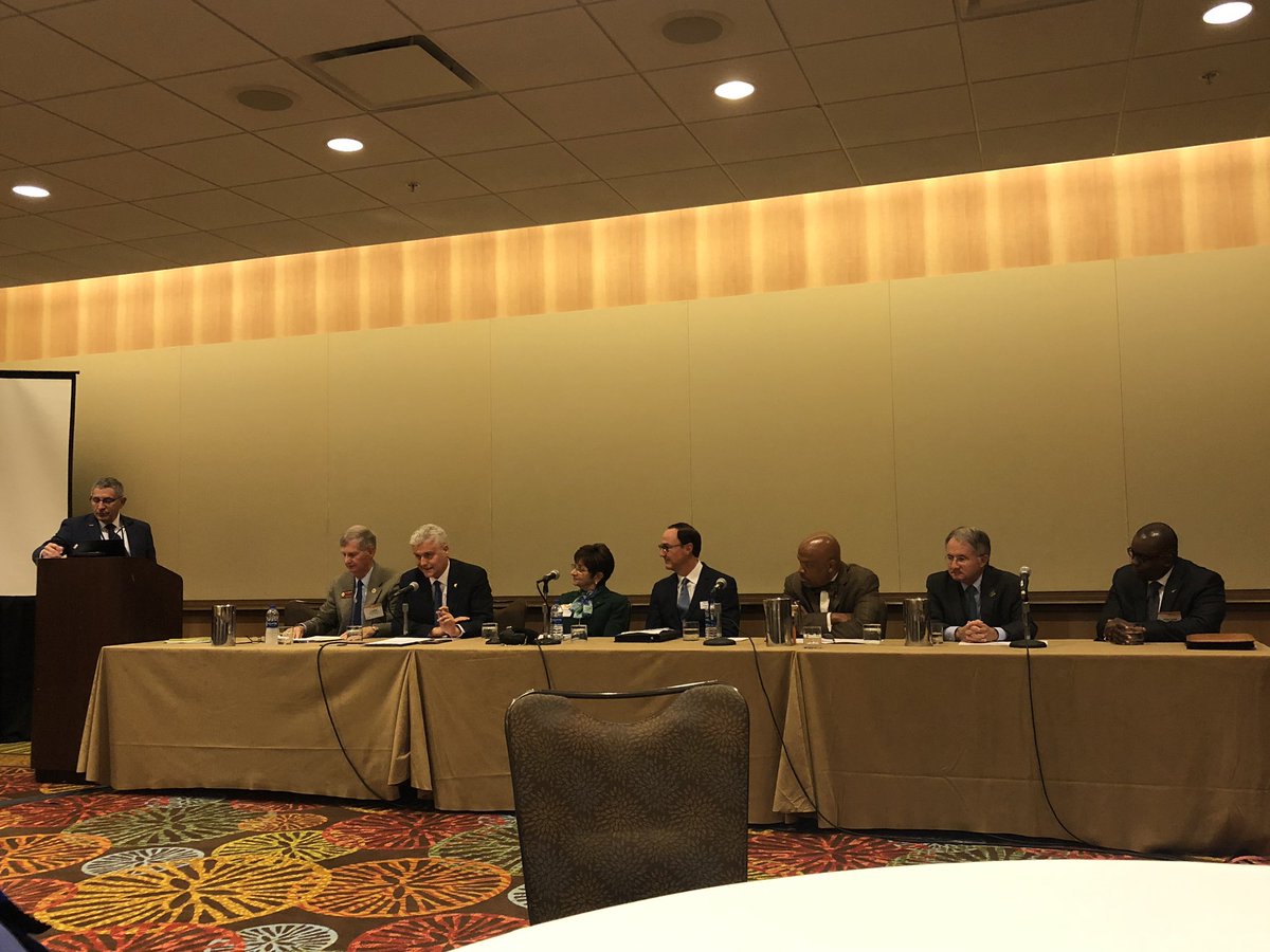 .@ViewegJ joined the other MD deans from throughout Florida to discuss the importance of communications and philanthropy in running medical schools. #GIA19