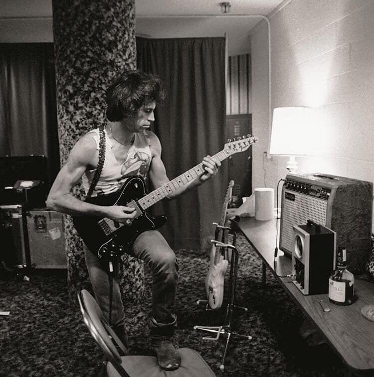 WestsideMI's tweet image. #throwbackthursday to 1981 with @officialKeef backstage with his hardwood @MesaBoogie amp.

@RollingStones #keithrichards #keef #mesaboogie #mesaengineering