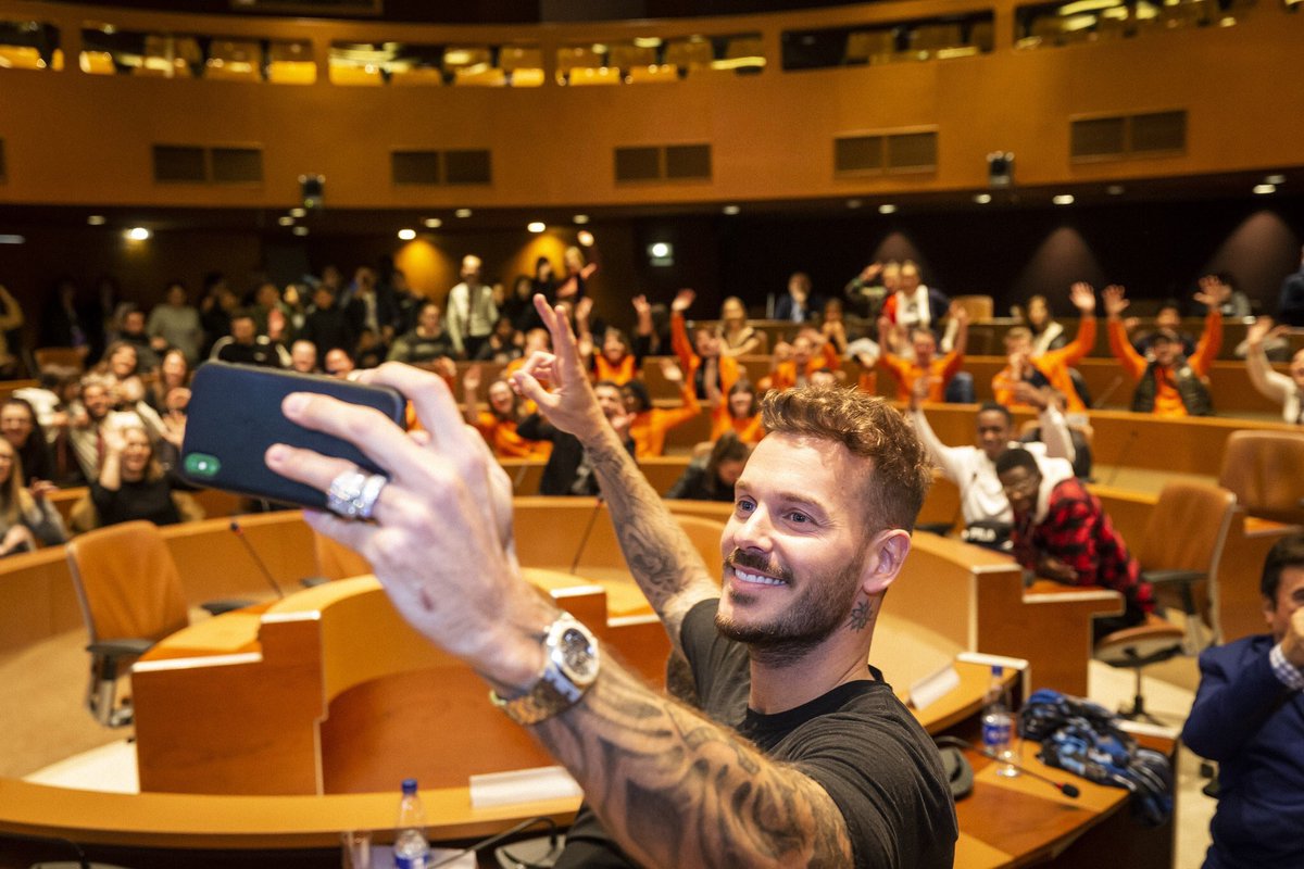 MPokora's tweet photo. Merci pour cette magnifique journée Strasbourg! Merci pour tout cet amour. C’est bon de démarrer ce nouveau chapitre à la maison... Coeur sur vous ❤️🙌🏼 @strasbourg #hometown https://t.co/93MSFoMBrS