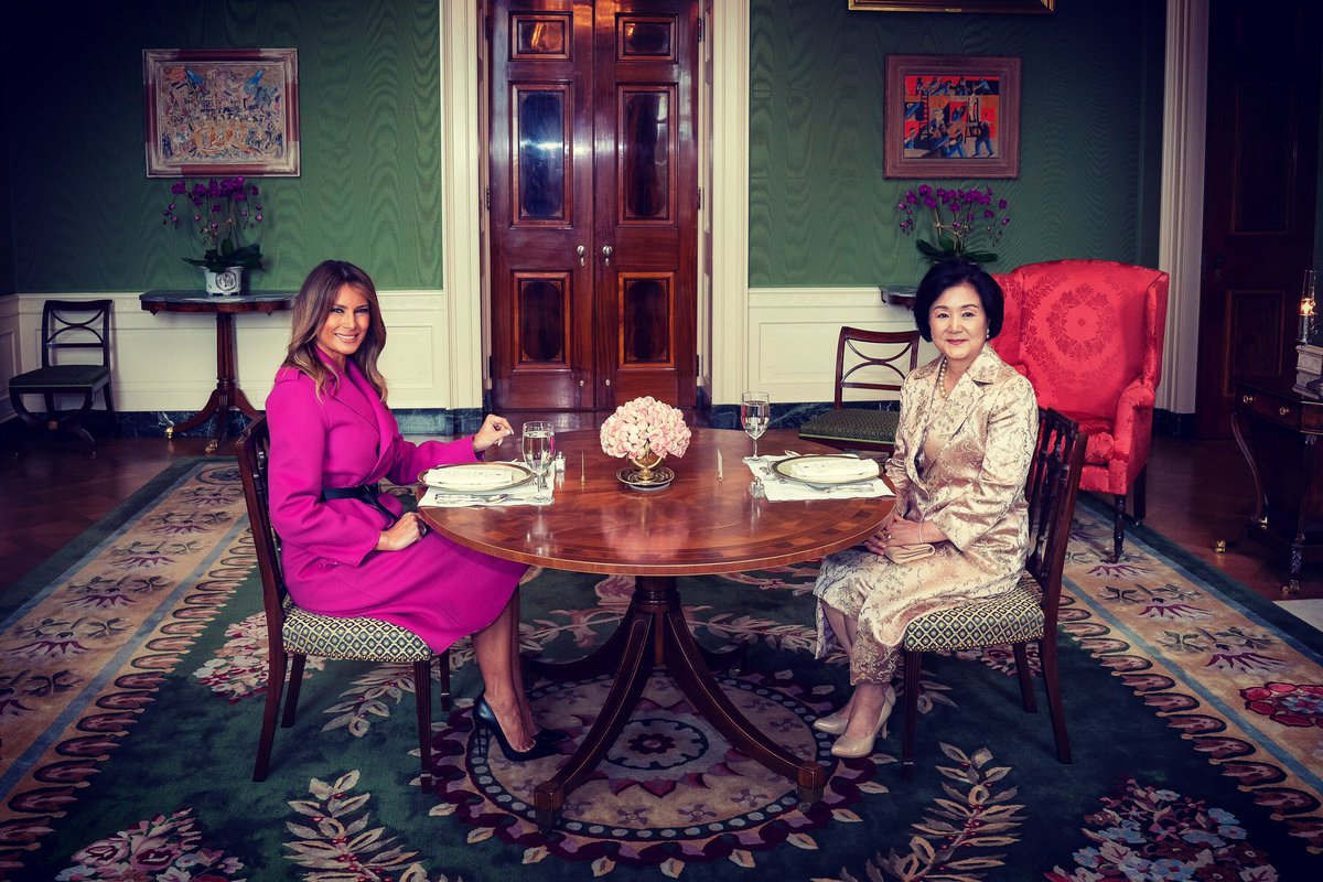 FLOTUS45's tweet photo. A great visit with President Moon Jae-in and First Lady Kim Jung-sook of the Republic of Korea at the @WhiteHouse today. https://t.co/GdR9iMf4iv