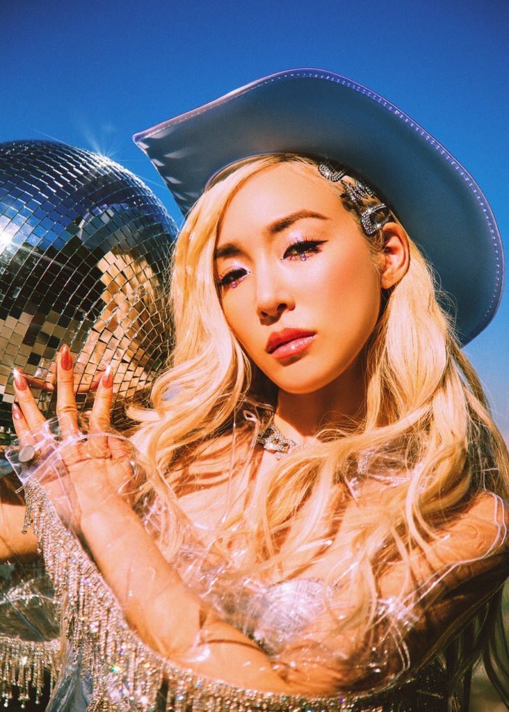 thehwangarchive's tweet photo. Space Cowboy 💙✨ https://t.co/PP7vP30Skv