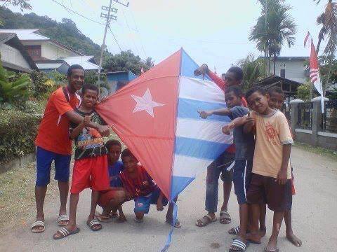 FreeWestPapua's tweet photo. Children across #WestPapua are bravely raising their flag and saying "We want freedom from Indonesia" https://t.co/kE6CrJG8qO