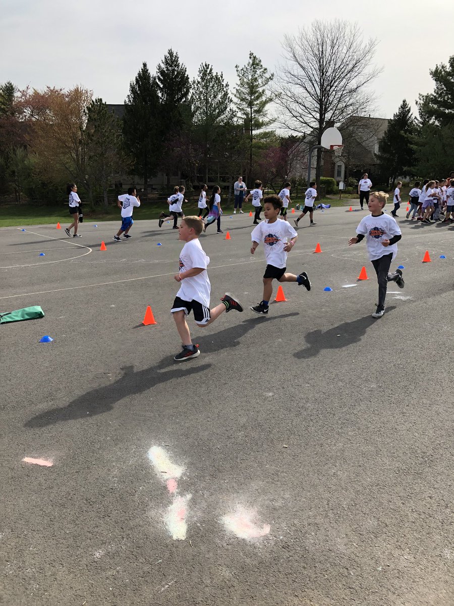MrsG_Richardson's tweet photo. APEX Strong!! 💪🏻#funrun @Potowmack_ES https://t.co/wKGkIPvegt