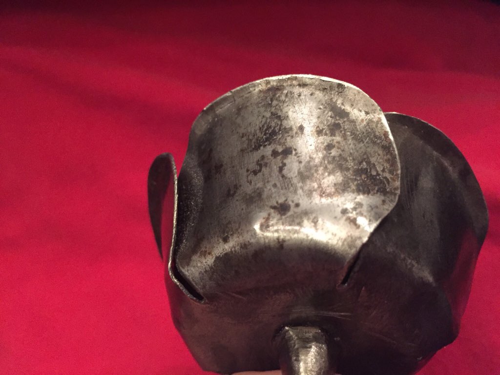 Our weekly social night is tonight.  Lots of people interested in forgework and metalworking. ☺️Stories about peat-fired smelting 😅 and practice pieces.