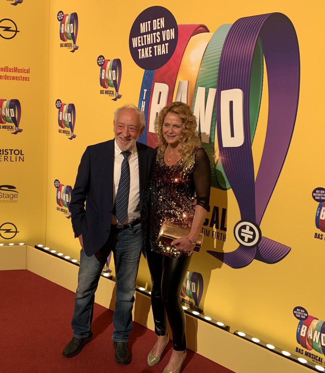 derkultur_blog's tweet photo. #thebanddasmusical #thebandberlin #theaterdeswestens #theaterblog #derkulturblog #singer #actor #dancer #theatermussein #neuigkeiten #fabelhaft @derkultur_blog #stage #stageentertainment #redcarpet https://t.co/83puBHhn57