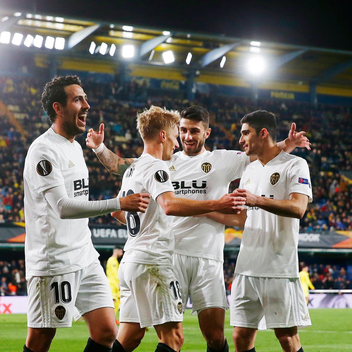 DaniParejo's tweet photo. Grandísimo trabajo de todo el equipo!!! Sin descanso, sin tiempo para darnos cuenta... ya con la mente puesta en el partido de Liga. Ya habrá tiempo de pensar en la vuelta!! #Amunt 🦇⚽️ https://t.co/SvMTSgsMnJ
