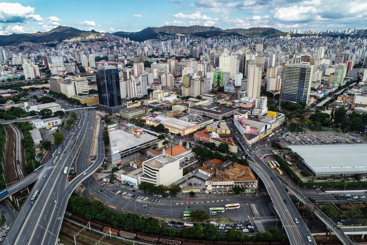 CulturalizaBH's tweet photo. BH vai ganhar mais uma obra de arte gigante! Dessa vez, a parte externa inteira do Shopping Xavantes será preenchida com desenhos do artista Fhero, com curadoria de Leonardo Furman.
https://t.co/8rCxMMwlZz
#bh #beagá #belohorizonte #cultura #graffite #pintura #centrobh https://t.co/tbfqvHJIuD