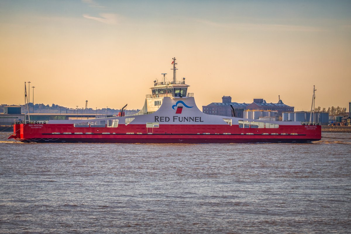 Red Kestrel departing #Liverpool for her new home in #Southampton for @RedFunnelFerry 
#Ferry #merseyshipping #redkestrel #ukmaritime #rivermersey #britishbuilt 
@CammellLaird @BBCNWT @PeelLivWaters @IOWDailyNews @ShipNews @LpoolCityRegion @Mersey_Maritime