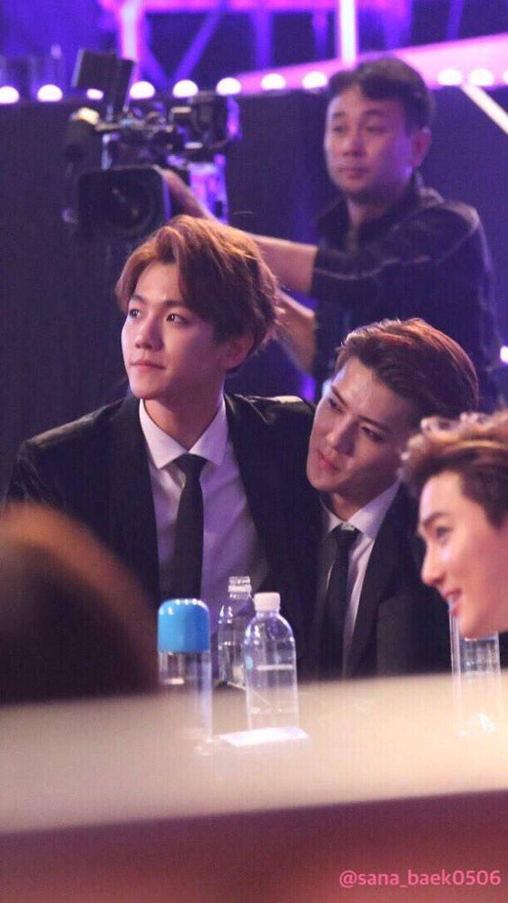 baekhyun pics 🐶 tweet media