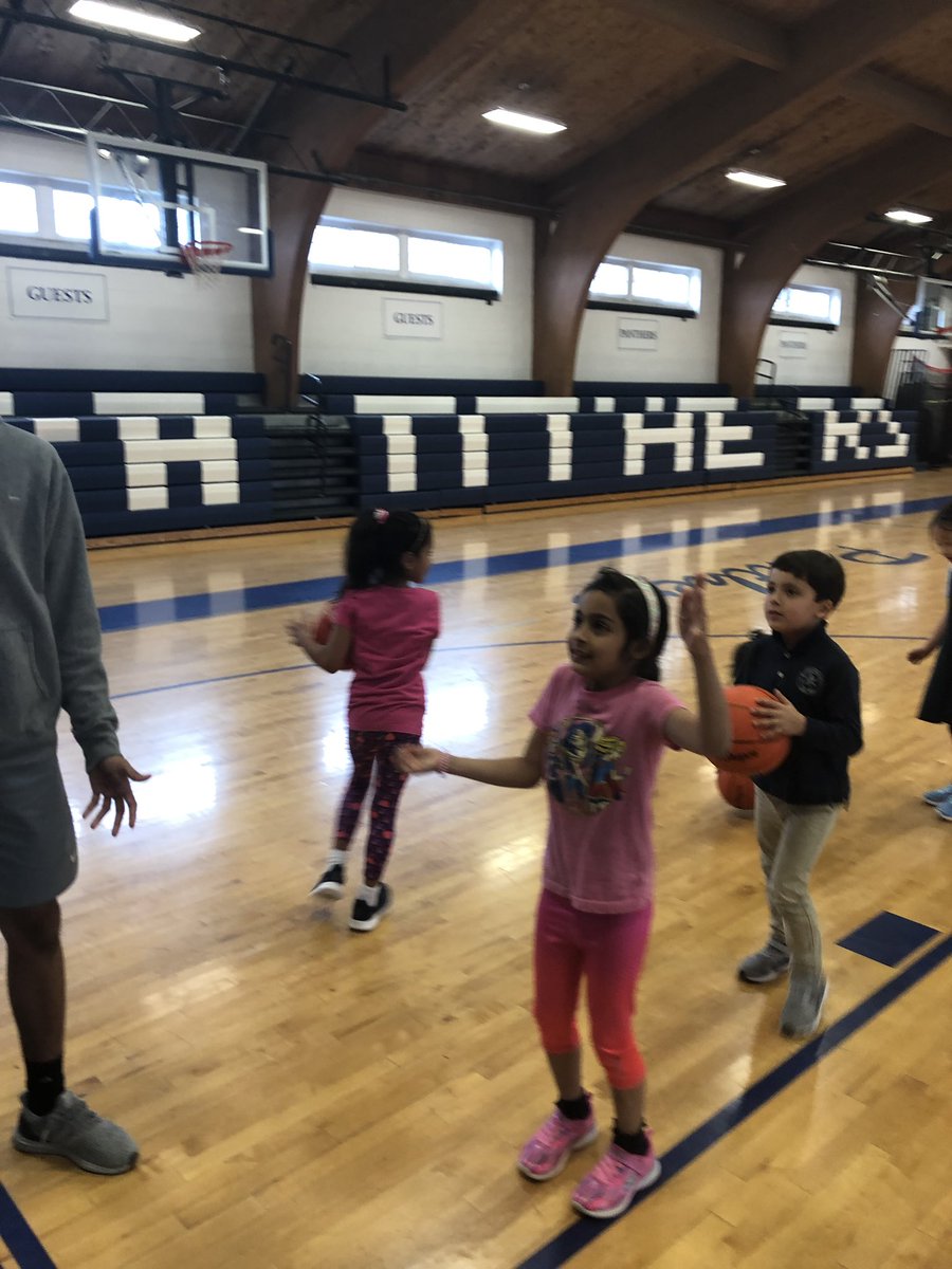 RanneyAthletics's tweet photo. Thank you to our Upper School volunteers who played basketball with our Lower School students during our after school sports program!! @RanneyUS @ranney_lower @ranneyschool https://t.co/lv7ZsE2OwC