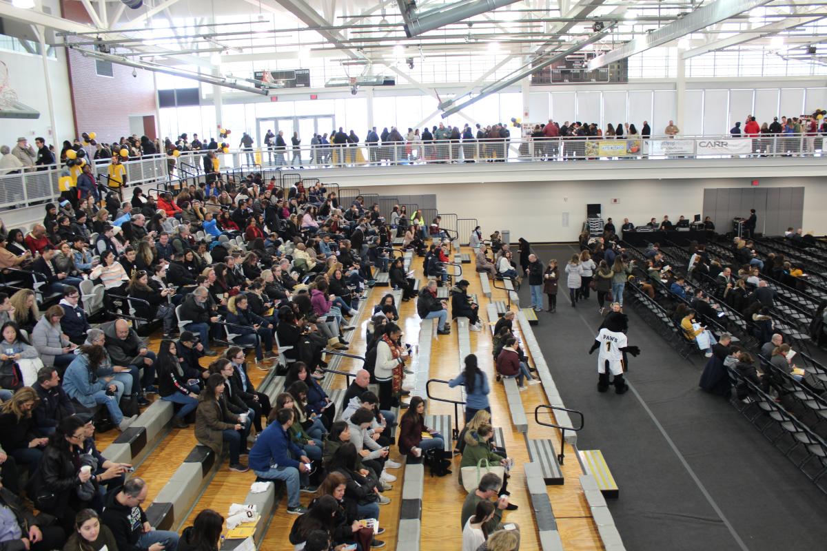AdelphiU's tweet image. #ThrowbackThursday to last month’s Accepted Student Day. We love meeting our #AdelphiAccepted Panthers! Will you be joining us on Sunday?