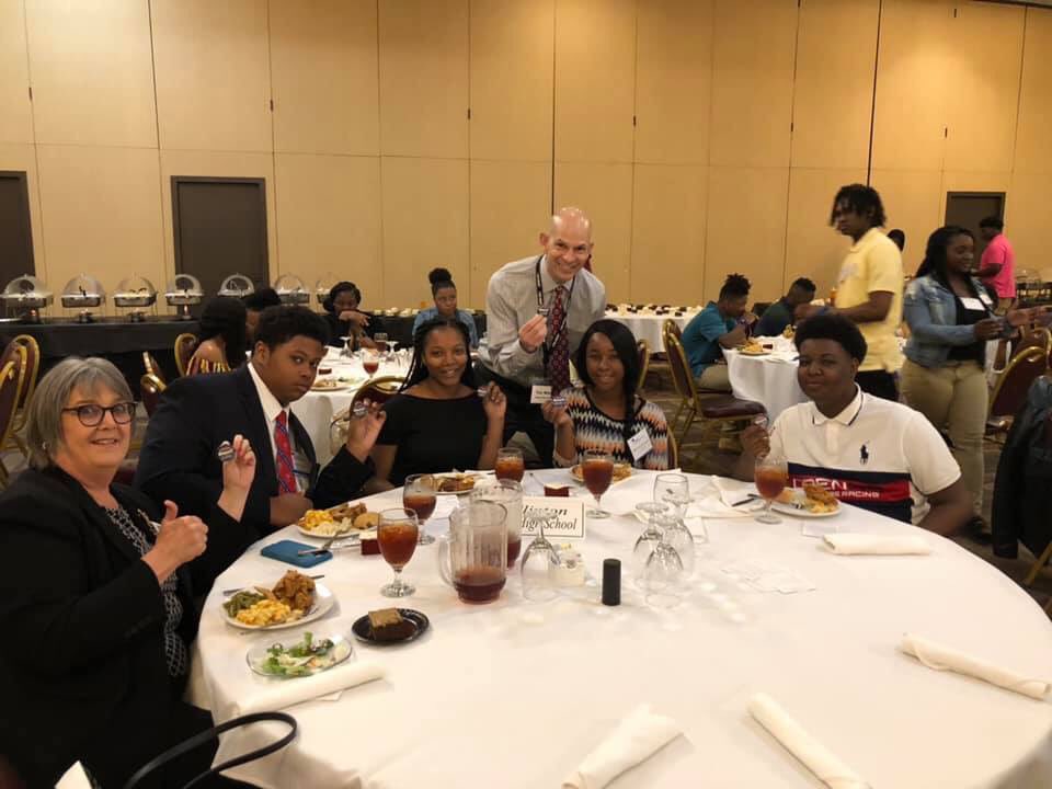 DrMaureenTiller's tweet photo. Jobs For America's Graduates #JAG students showed off their skills today 🌟 @stlawry @CHSRedHotNews https://t.co/RQsEbOF9Gs