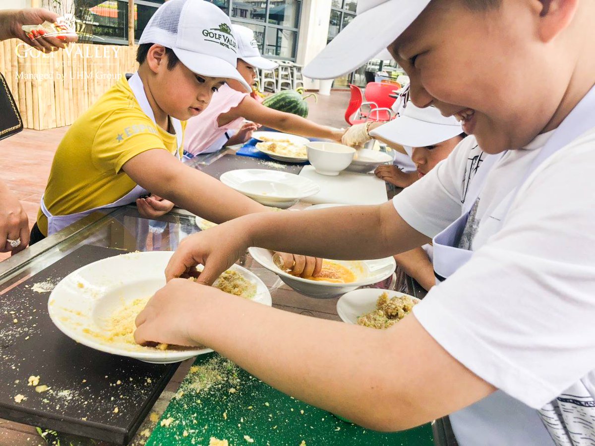 GolfValleyHotel's tweet photo. Summer is coming soon!
If you are looking for extra-curricular programs, help your child to experience a meaningful summer, do not bury your head in electronic devices all day, Junior Cooking Class will a perfect choice.
✅Register via #Hotline: 0263 3697 666 or via Fanpage https://t.co/hgg7S9aXSF