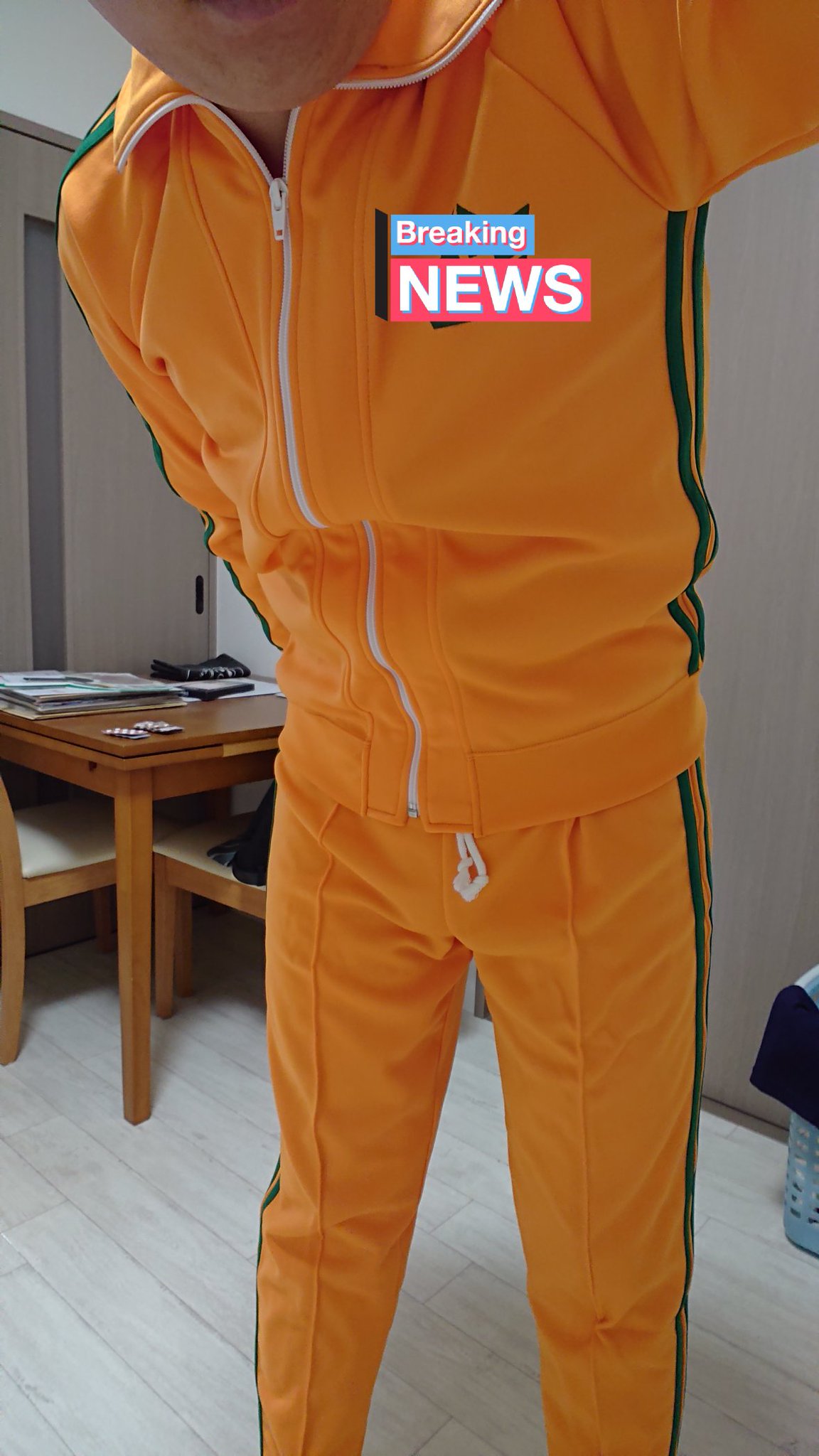 コウ 久しぶりにジャージ買ったよ つかツイートが久しぶり 某中学女子ジャージ 中学生にもなってオレンジ色とはかなり恥ずかしいでしょ 笑 しかも オレンジ色って下着透け透けだし 写真じゃわかりにくいけど これは女子中学生には恥ずかし
