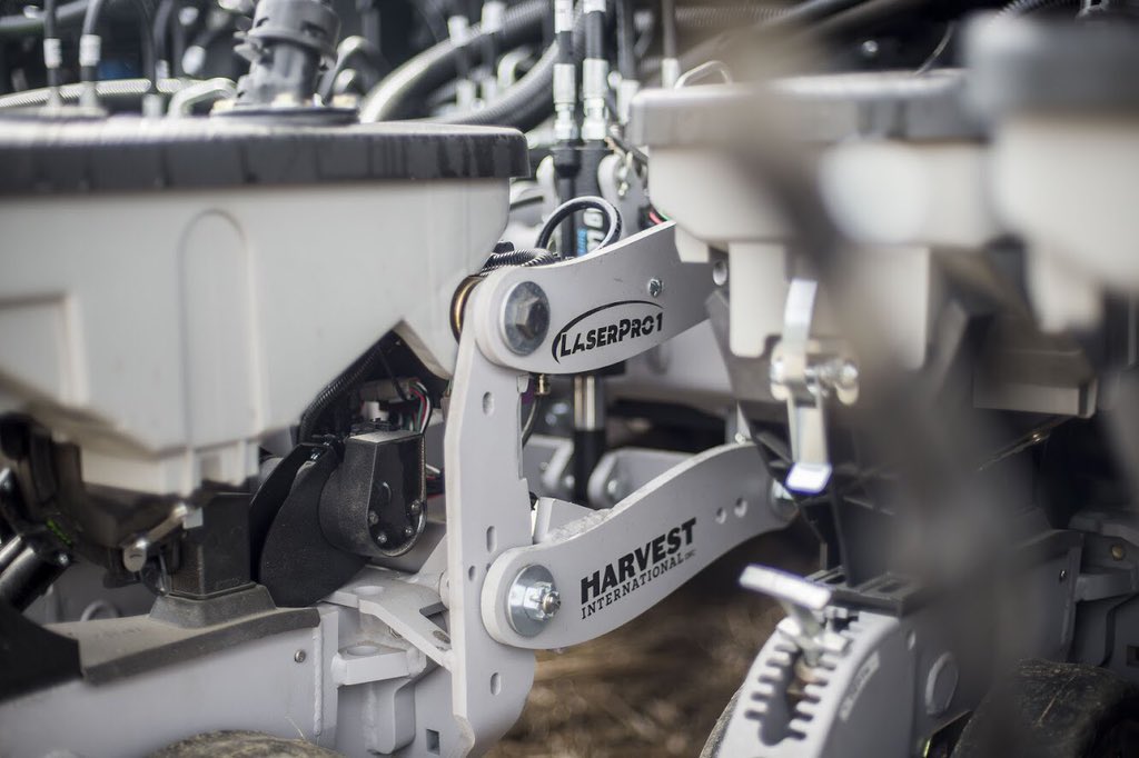 DustinFriesen_'s tweet photo. Awesome to see this new 32 row 15” Series2 #UltraPlant by @Harvest_Int_Mfg getting ready for #Plant19 here in central Indiana. #LaserPro1 row units setup w/ @AgLeaderTech & @precisionplant tech, thanks to Xperience Ag in Greensburg. https://t.co/Ko2YdwCCND
