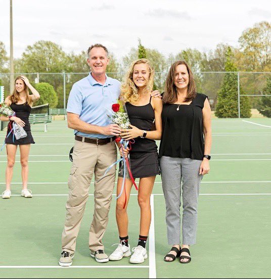 USJ_Tennis's tweet photo. Celebrating these senior girls and their parental support on Senior Night at the U.  ⁦@USJAthletics⁩ ⁦@thebruinreport⁩ https://t.co/cq8gCVs1CE