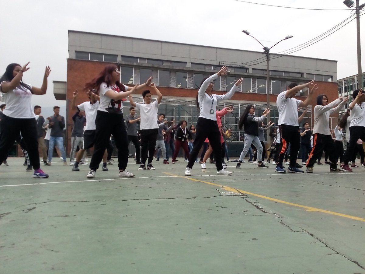 BCenigraf's tweet photo. #EnCenigraf al ritmo del Zumba, nuestros aprendices disfrutaron de una tarde de sano esparcimiento. @SENAComunica @EstradaCarlosM @SENAComunica https://t.co/vxfPImqxrq