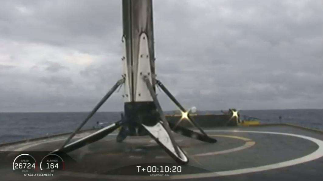 BIS_spaceflight's tweet photo. #Space News: Three for three! A huge congratulations to @SpaceX, who made history tonight by pulling off the 1st✨ever triple rocket landing! The upper stage also performed perfectly, placing the #Falcon_Heavy's 1st✨ commercial payload, #Arabsat6A into orbit! 🚀 #Space_History https://t.co/VcvVIMQnMX