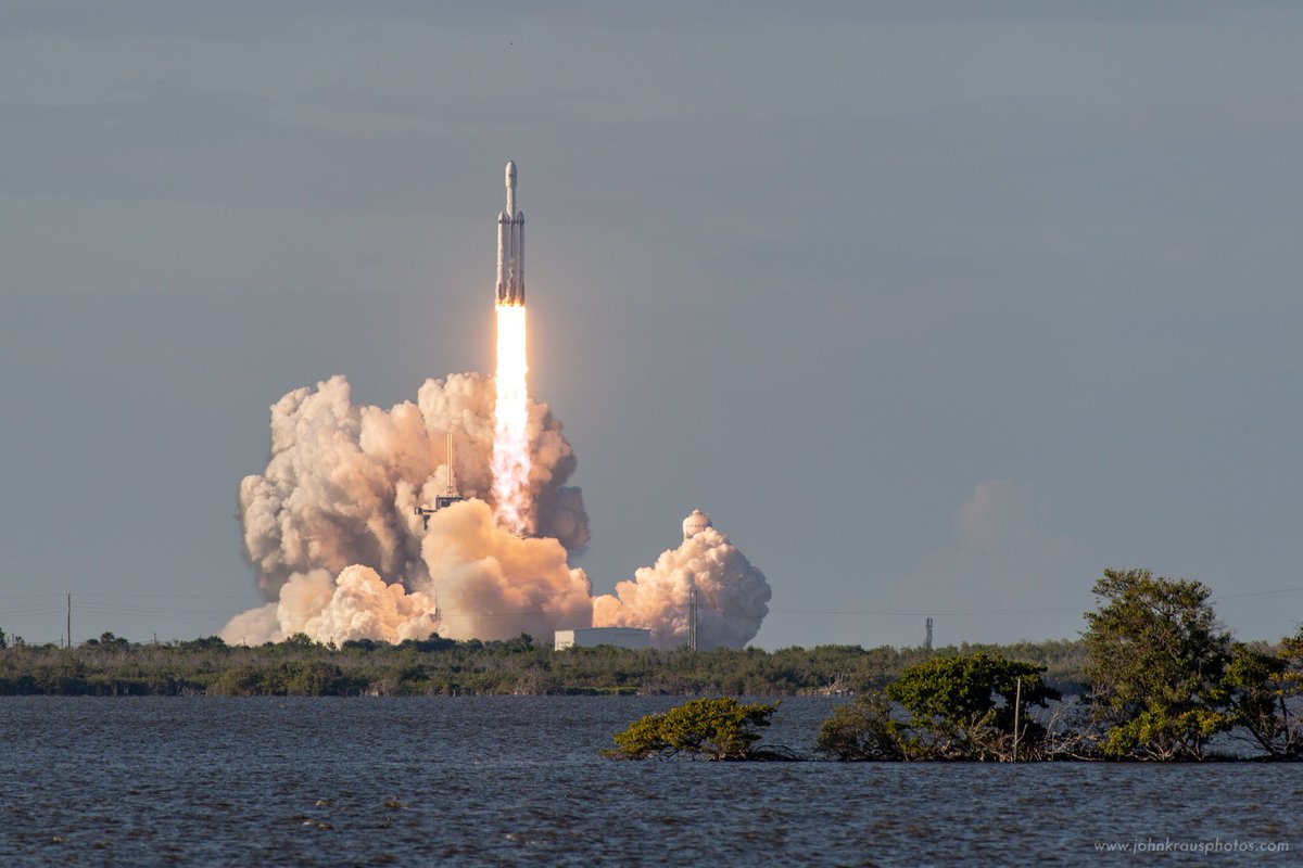 johnkrausphotos's tweet photo. SpaceX’s Falcon Heavy launch of Arabsat-6A this evening was simply incredible. Here’s my views of the launch and side boosters’ landings, as seen from the NASA Causeway. WOW! https://t.co/cM57svXX9n
