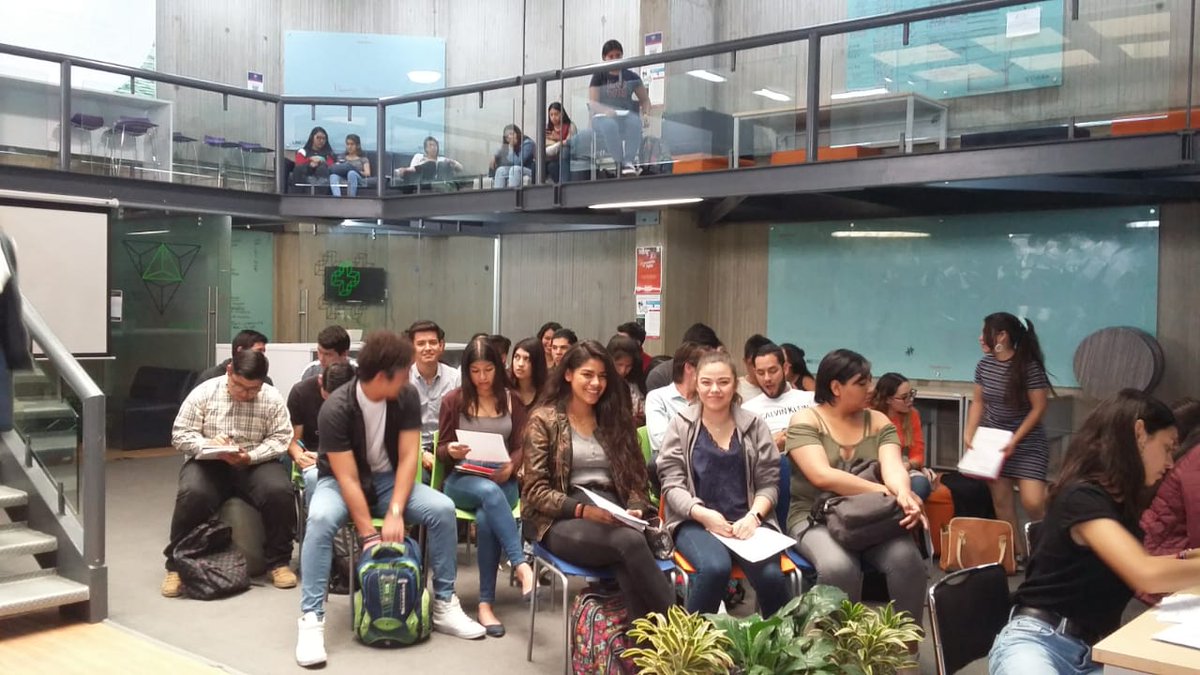 KariGalan4's tweet photo. El día de hoy @EduFinBancomer fuimos invitados a participar en el marco de "La semana del financiero abril 2019" impartiendo nuestros temas de #FondodeInversiones y #Flujodeefectivo.
Un agradecimiento a @LINE_CUCEA por tan grata experiencia. https://t.co/lU8rloP133