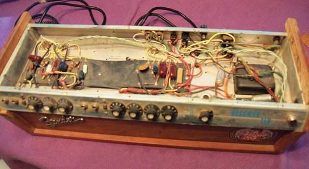 premierguitar's tweet image. TBT This vintage #AskAmpMan takes a look at both a home-surgery survivor and the relative merits of #KT66 and #6L6 tubes: bit.ly/2YTY5kp